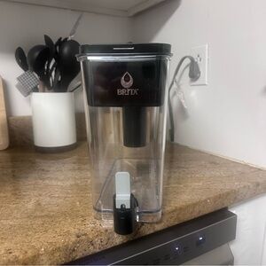 Brita UltraMax extra-large 27-cup filtered water Dispenser